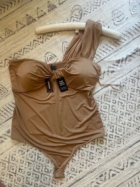 Express Nude One-Shoulder Twist Bodysuit